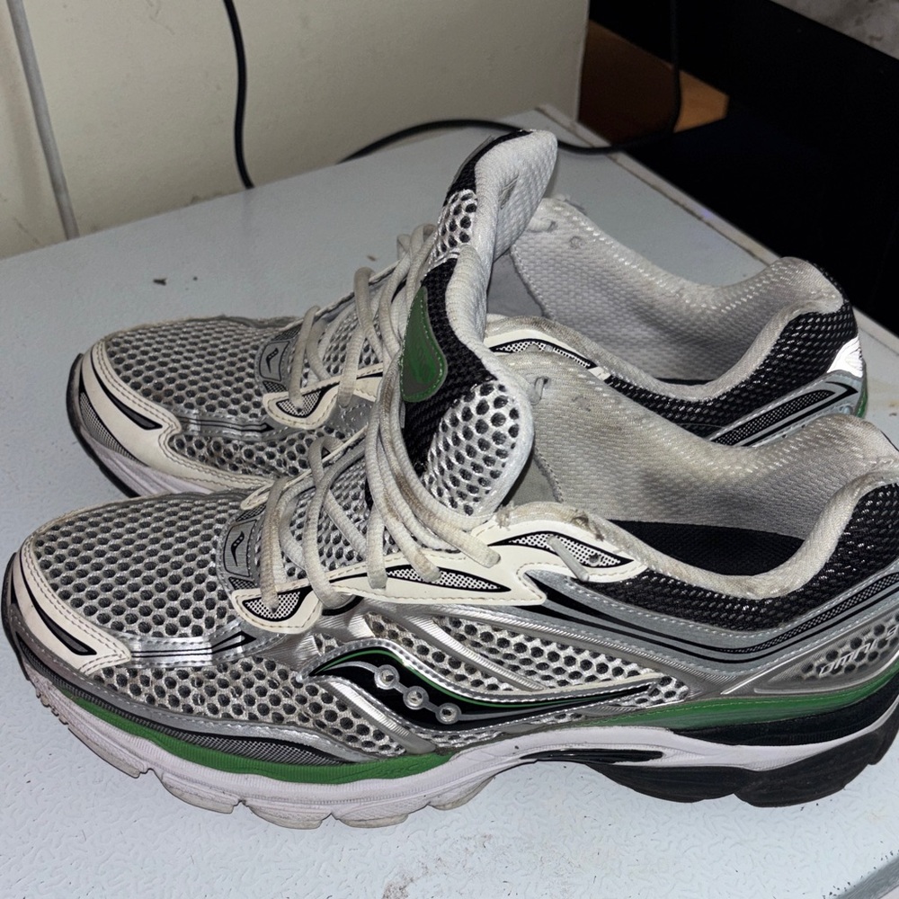 Saucony Men’s Silver and Green Mesh Running Sneakers